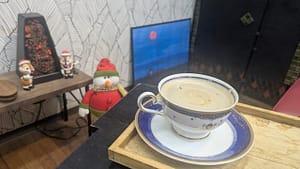 コーヒーカップとサンタさん